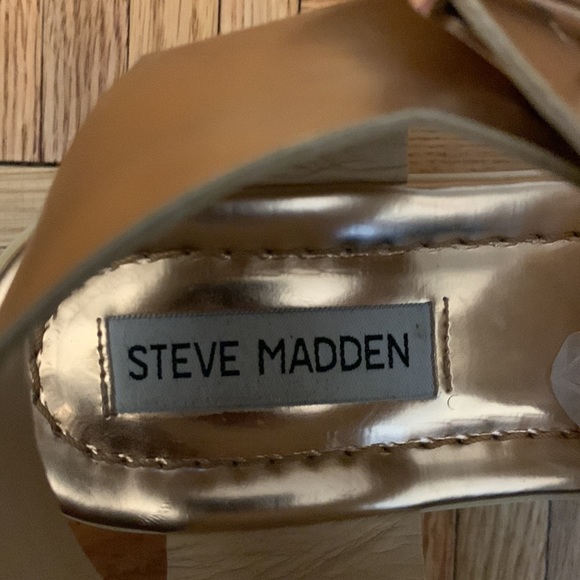 Steve Madden Has platform Sandals - Picture 6 of 13